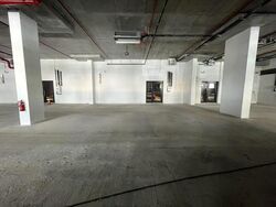 Middle Road (D7), Retail #522853181